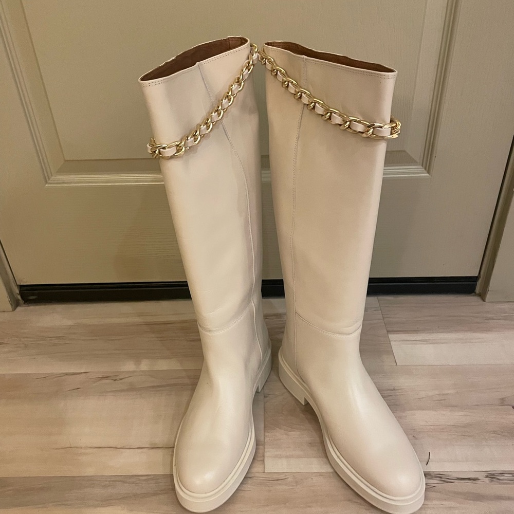 Alohas brand off white/beige leather boots.